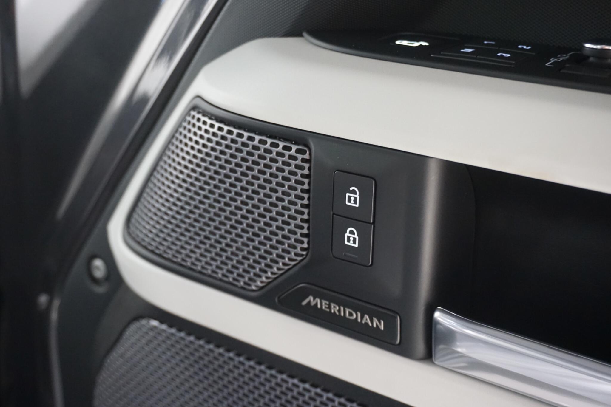 Land Rover Defender 110 3.0 D300 MHEV X-Dynamic HSE SUV 5dr Diesel Auto 4WD Euro 6 (s/s) (300 ps)